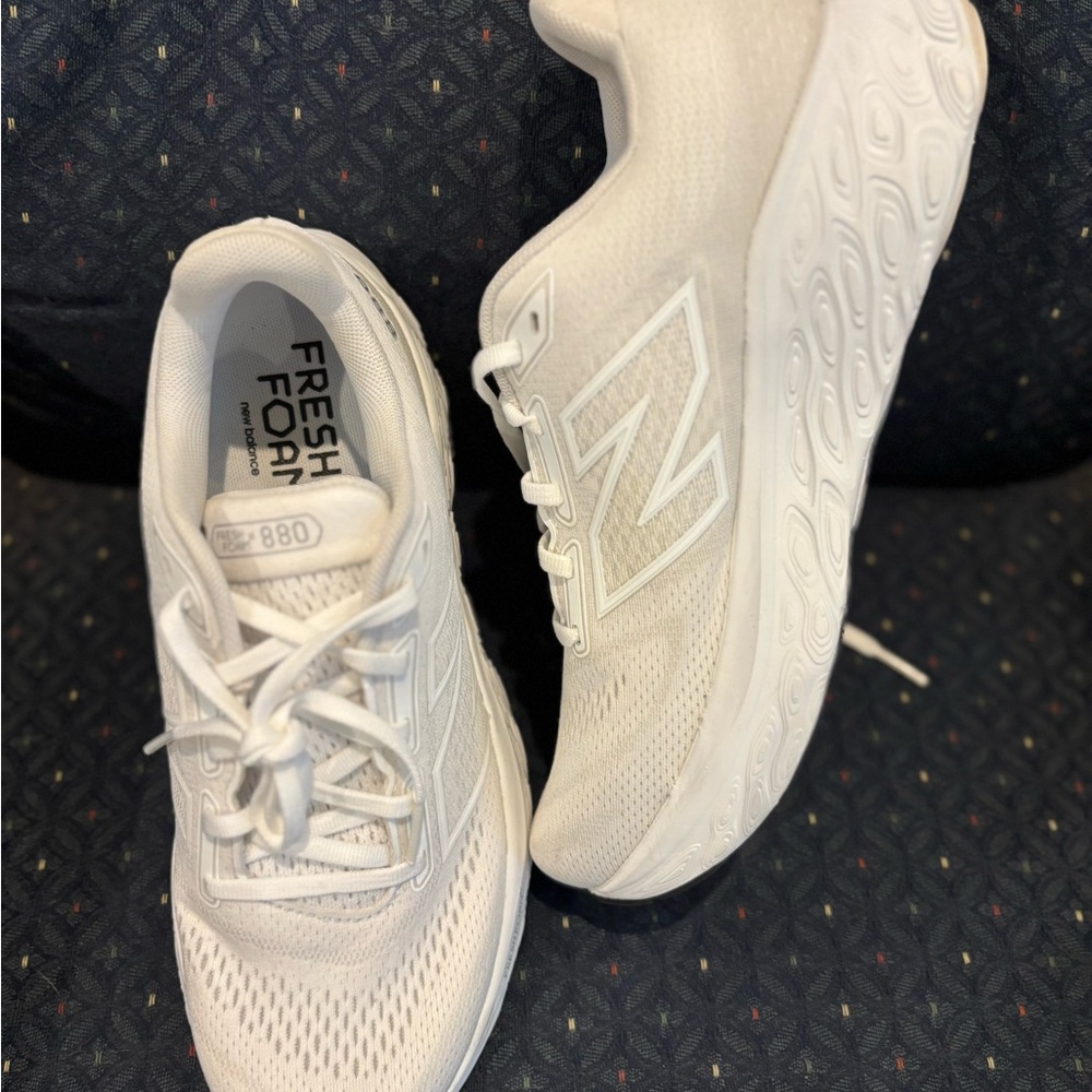 New Balance women’s fresh foam 880 v14 sneakers brand new never worn. Size 9B - Picture 3 of 10